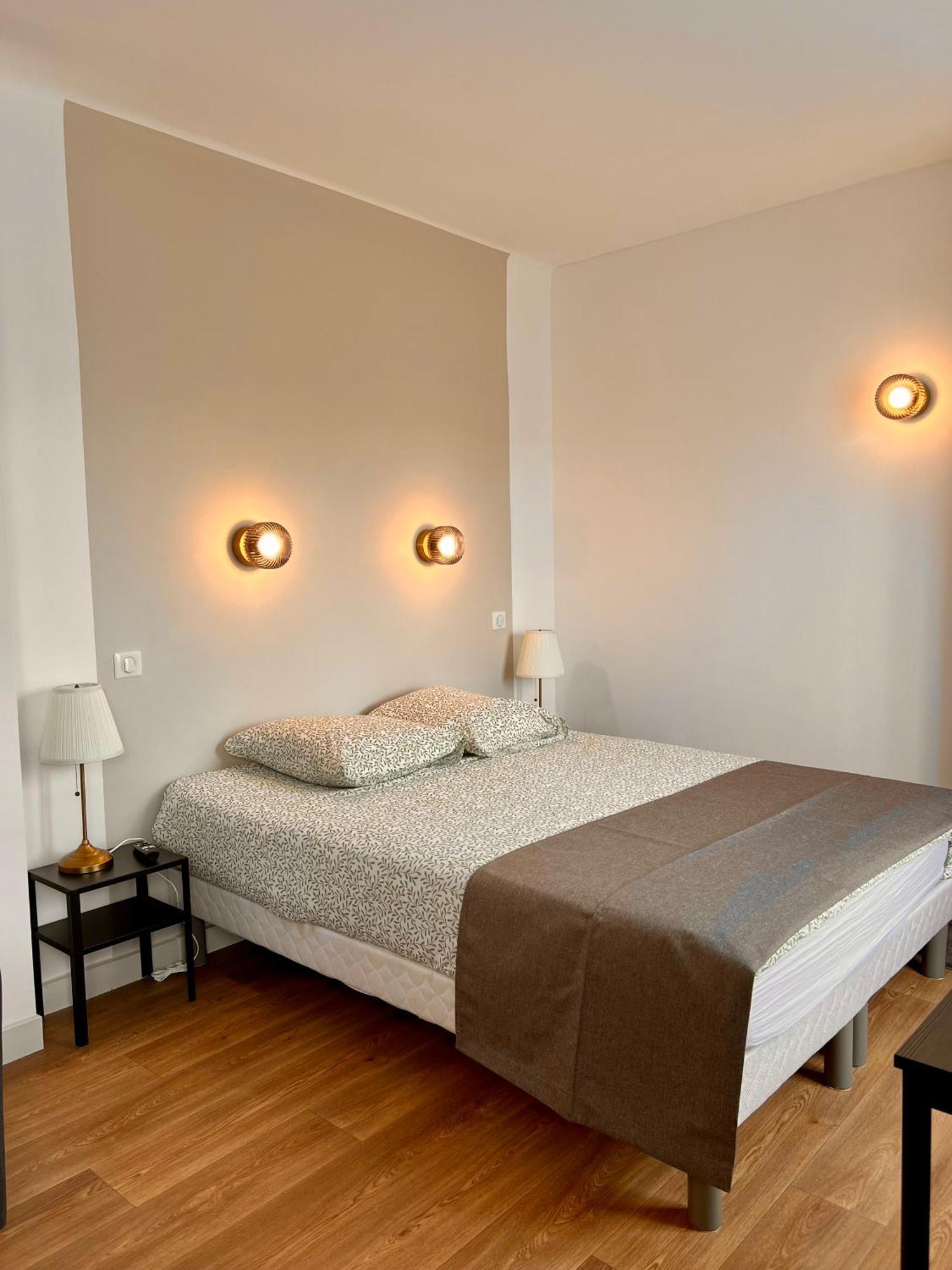 Studio 4 Pers Face Gare Sncf Appart Hotel Le Cygne D4 Bourges Eksteriør bilde